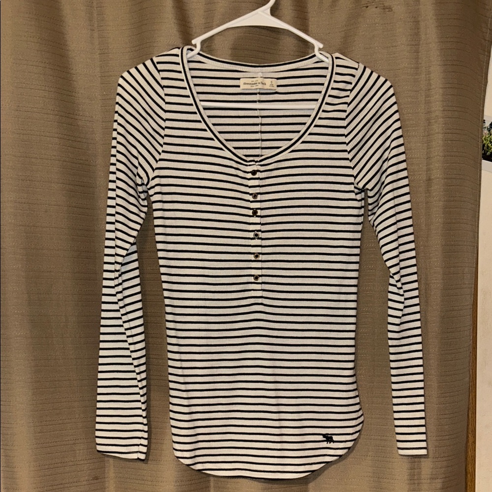 Abercrombie & Fitch Black and White Striped Long Sleeve Tee